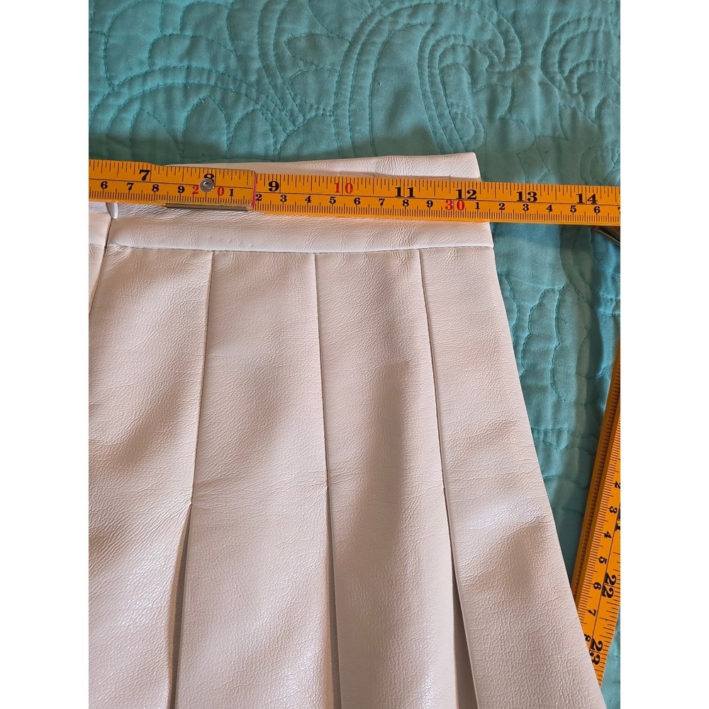 Aritzia Sunday Best Olive Pleated White Vegan Leather Mini Skirt 02-07-7372-FA22 - Picture 9 of 10